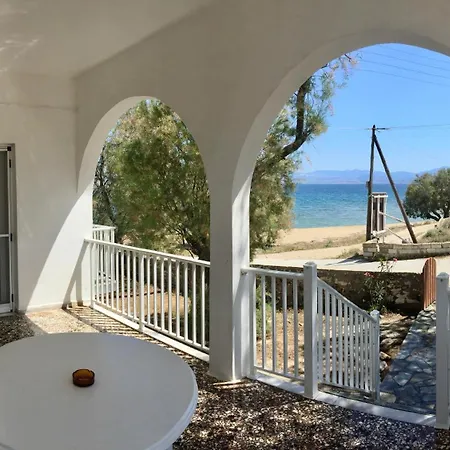 Rita's Beachfront House *