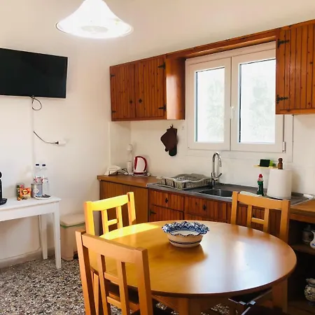 Rita's Beachfront House * Piso Livadi