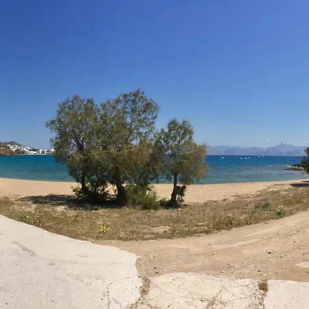 Rita's Beachfront House Piso Livadi