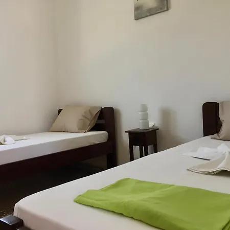 Semesterbostad Rita's Beachfront House Piso Livadi