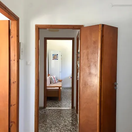 Rita's Beachfront House * Piso Livadi